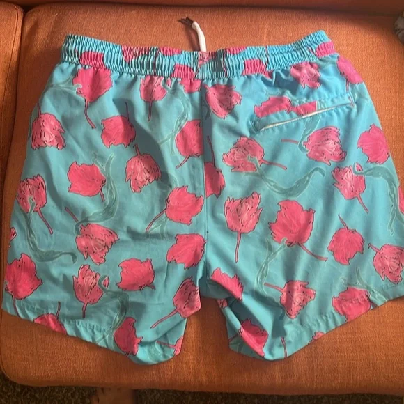 Men's Lined Swim Trunks 2-in-1 Swim Suit | Medium | Floral Pattern | 30 - 32 - Picture 4 of 7